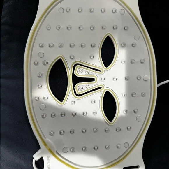 Contour LED Face Mask - Picture 6 of 16